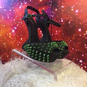 Spiked club Gaga platforms green and black 🖤💚🖤